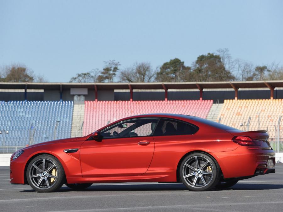  BMW M6 Coupe Competition Package 2013 года  (фото 11 из 16)